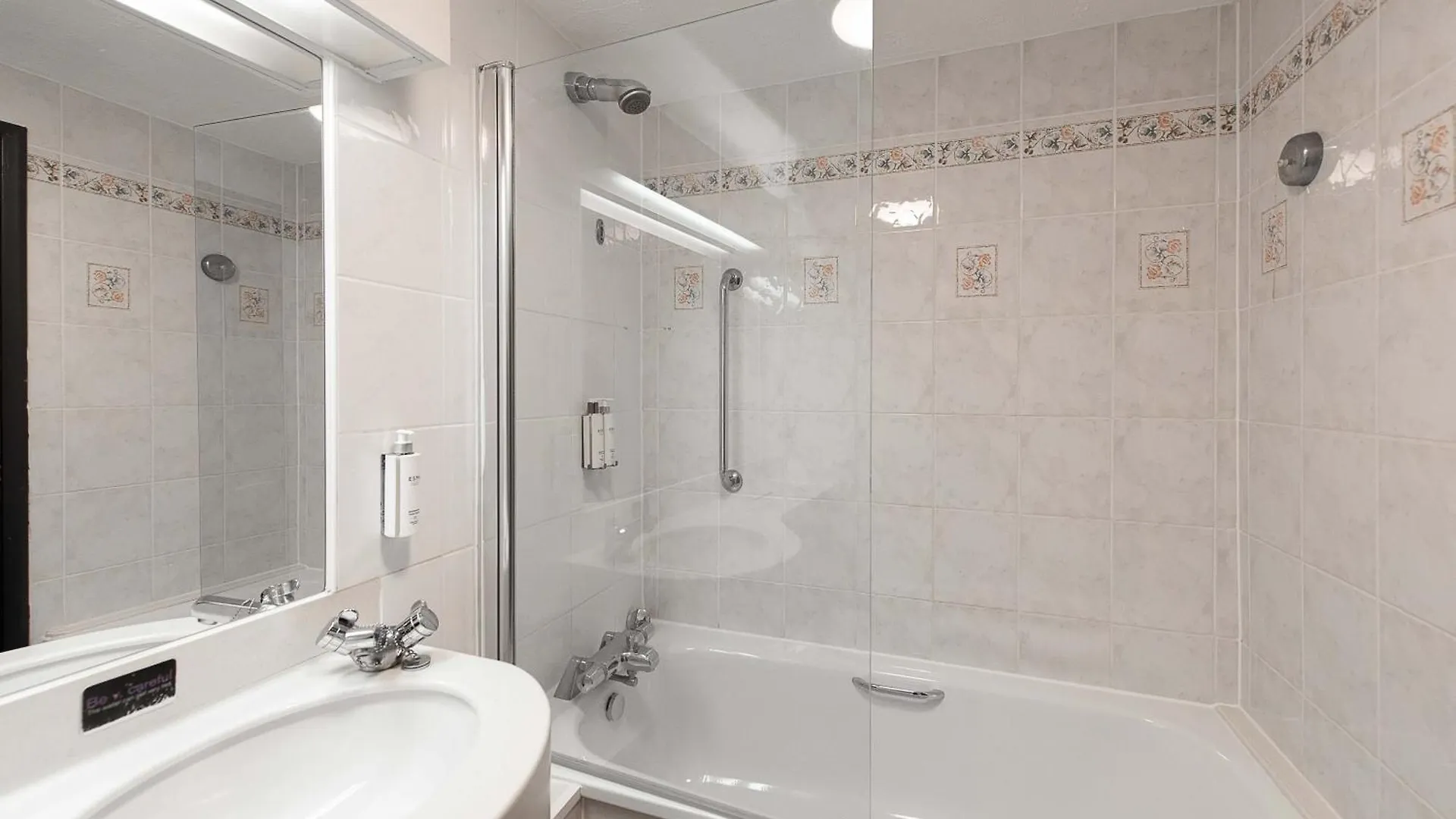 Village Hotel Liverpool Whiston  3*, Whiston (Merseyside)